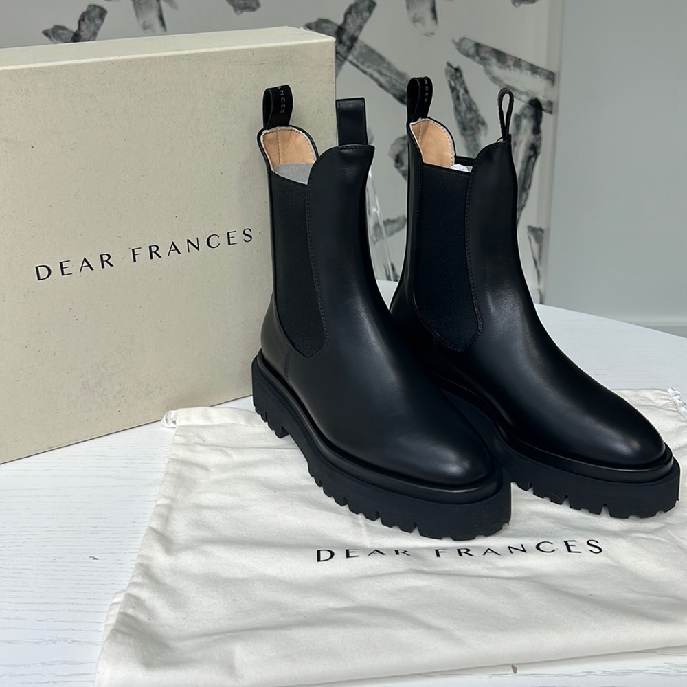 NIB Dear Frances Tony lug Chelsea boots
